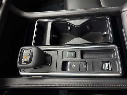 Used 2022 Nissan Pathfinder SL FWD image 29