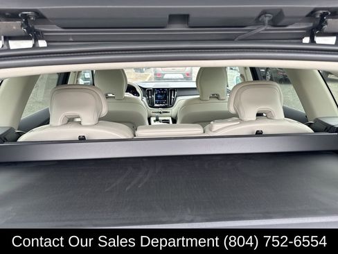 Used 2023 Volvo XC60 B5 Plus image 13