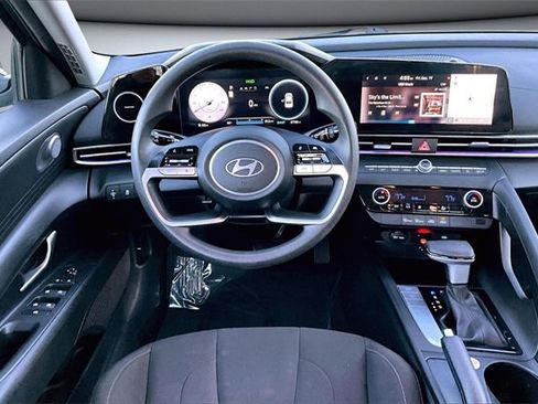 Used 2024 Hyundai Elantra SEL image 8