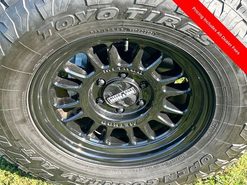 Used 2025 Toyota Tacoma SR5 AWD/4WD image 2