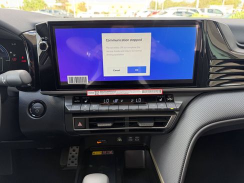 New 2026 Toyota Camry Hybrid AWD/4WD image 23