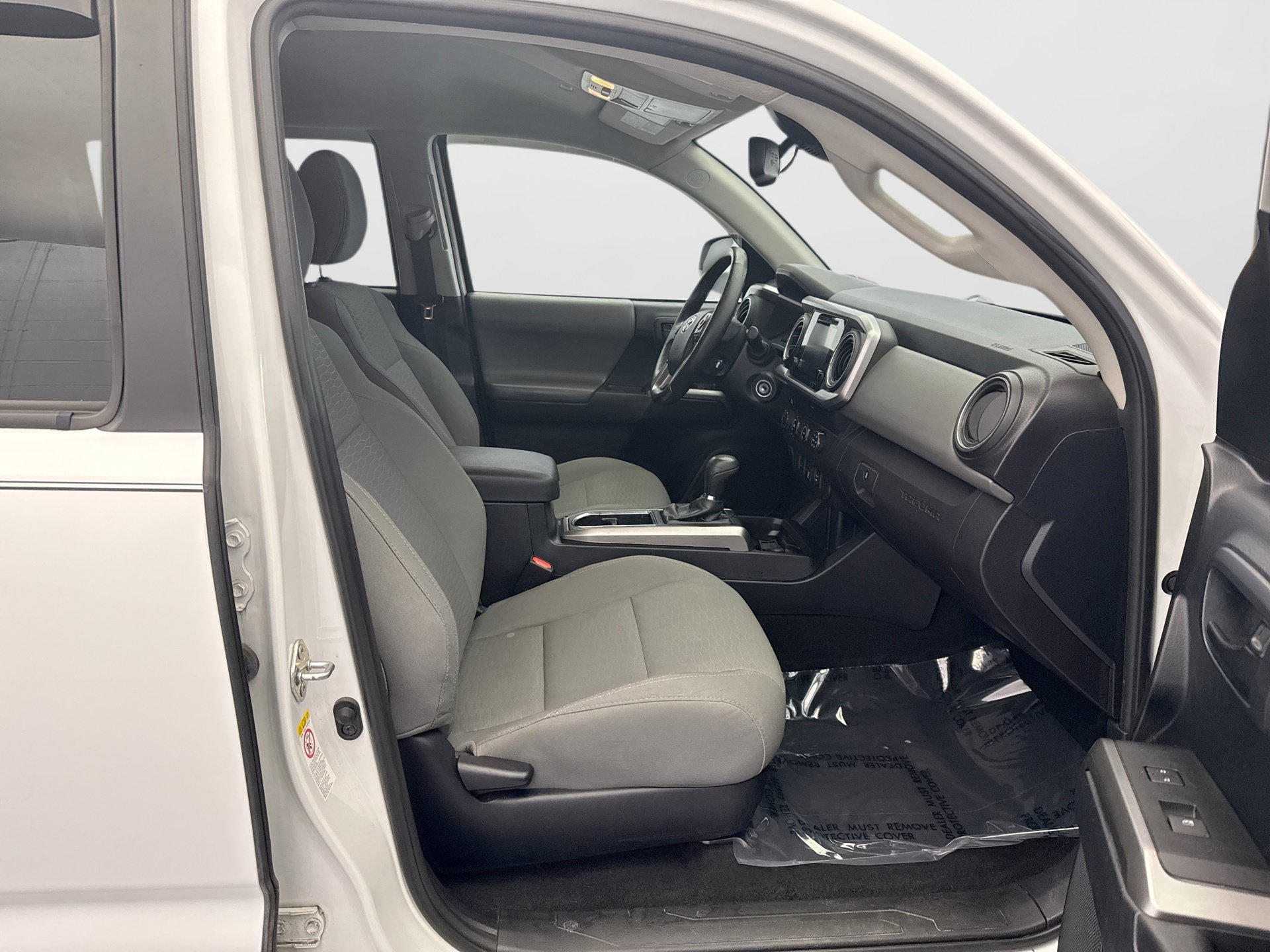 Used 2019 Toyota Tacoma SR5 AWD/4WD image 18
