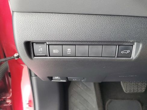 Used 2024 Toyota Venza LE AWD/4WD image 32