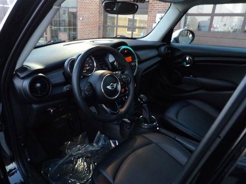 Used 2016 MINI Cooper 4-Door Hardtop image 10