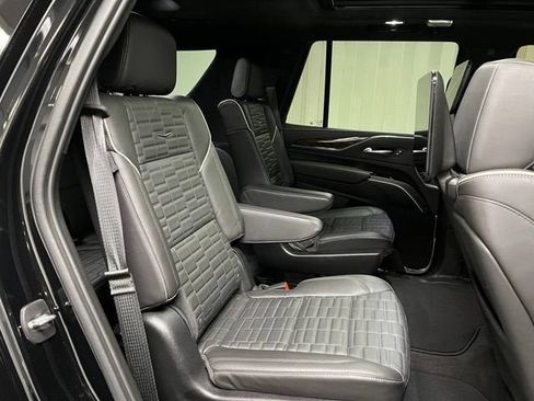 Used 2024 Cadillac Escalade Sport Platinum w/ Heavy-Duty Trailer Package AWD/4WD image 18