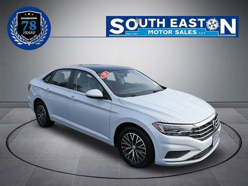 Used 2019 Volkswagen Jetta SE image 2