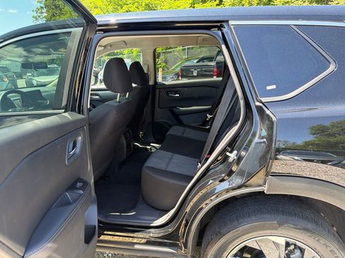 Used 2025 Nissan Rogue SV FWD image 9