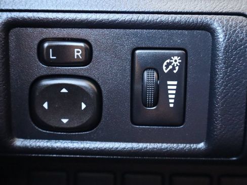 Used 2015 Lexus CT 200h w/ Navigation Package FWD image 29
