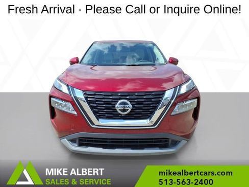 Used 2021 Nissan Rogue SV image 2