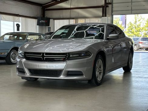Used 2015 Dodge Charger SE RWD image 5