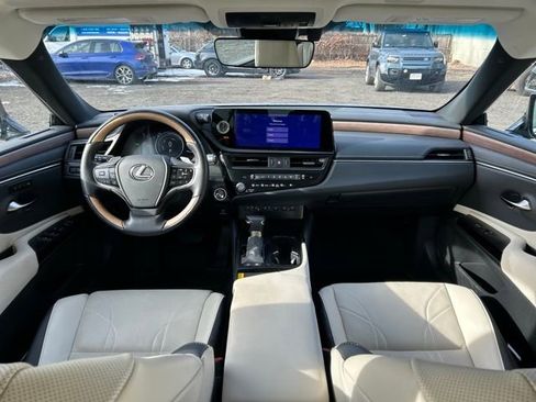 Certified 2024 Lexus ES 300h w/ Luxury Package image 18