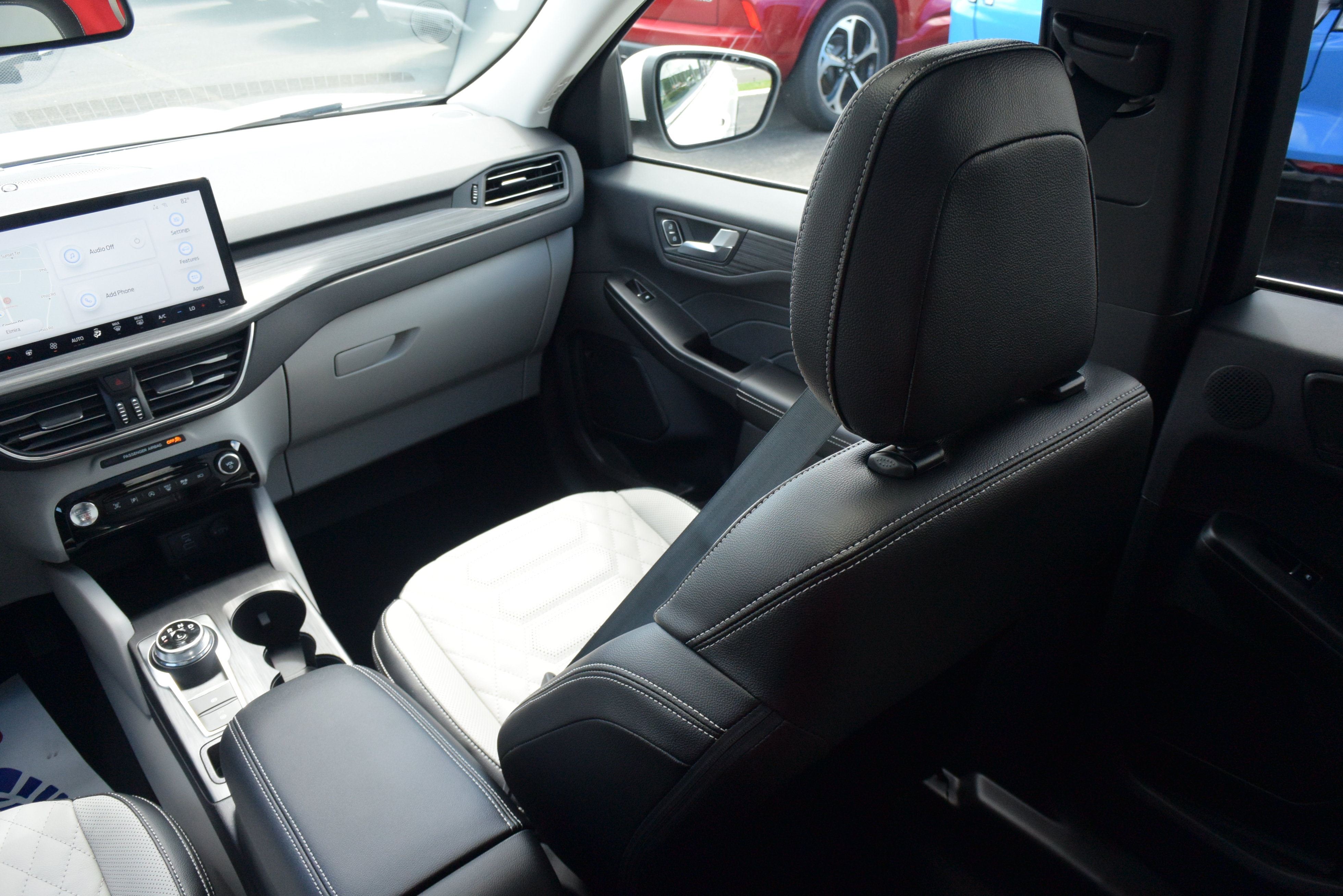 Used 2023 Ford Escape Platinum w/ Premium Technology Package AWD/4WD image 21