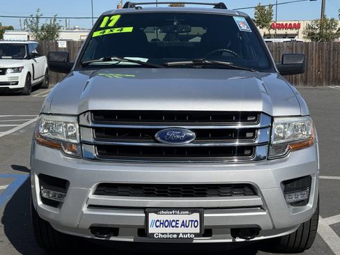 Used 2017 Ford Expedition XLT image 2