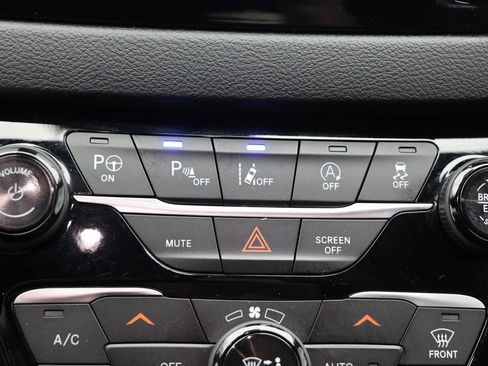 Used 2020 Chrysler Pacifica Touring-L w/ Advanced Safetytec Group image 27