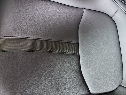 Used 2025 Honda Pilot Touring image 19