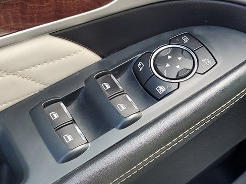 Used 2018 Ford Explorer Platinum AWD/4WD image 18