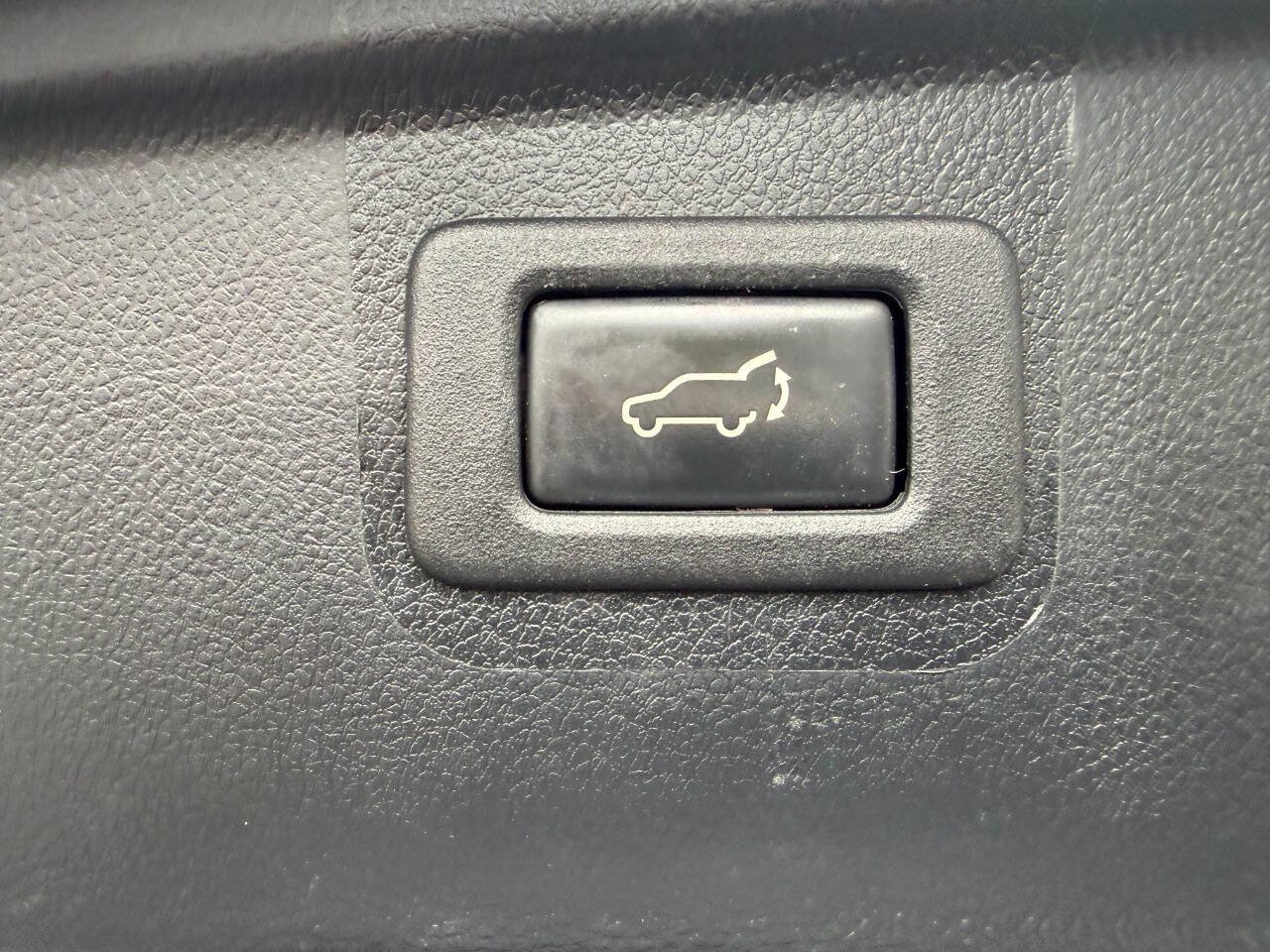 Used 2017 Subaru Outback 2.5i Limited AWD/4WD image 8