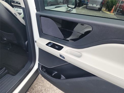 New 2026 Lincoln Aviator 2WD image 21