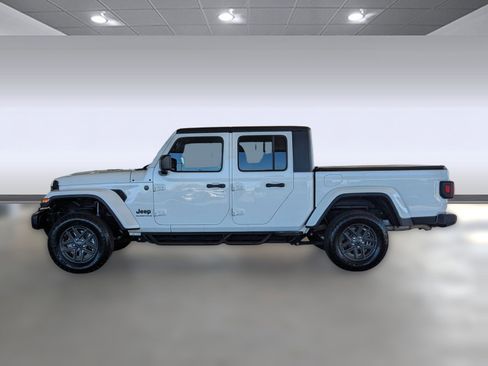 Used 2023 Jeep Gladiator Sport image 2