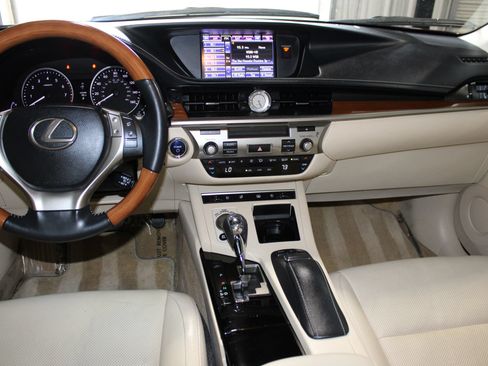 Used 2013 Lexus ES 300h w/ Luxury Pkg FWD image 13