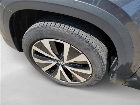 Used 2023 Volkswagen Taos SE AWD/4WD image 9