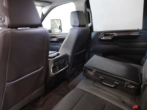 Used 2024 Chevrolet Silverado 2500 LTZ w/ LTZ Premium Package AWD/4WD image 8