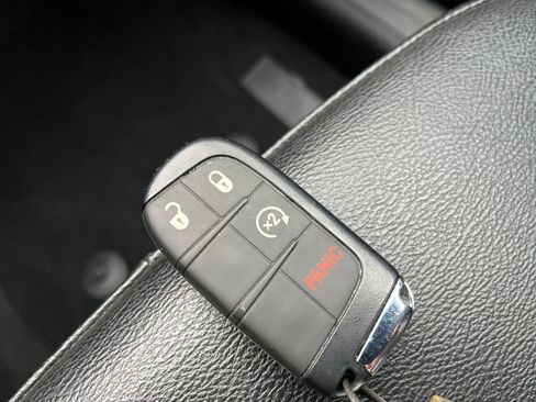 Used 2025 Jeep Compass Limited image 27