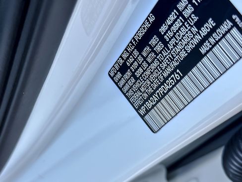 Used 2023 Porsche Cayenne Platinum Edition image 28