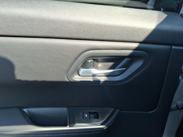 Used 2025 Nissan Rogue SV AWD/4WD image 6
