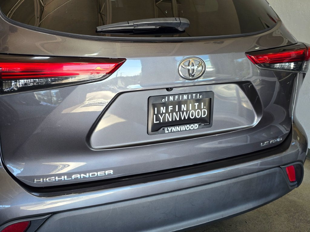 Used 2022 Toyota Highlander LE AWD/4WD image 28