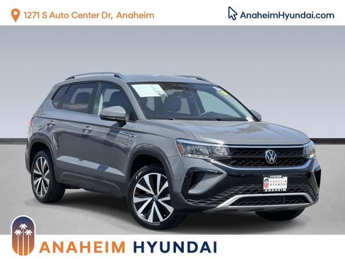 Used 2022 Volkswagen Taos SE image 1
