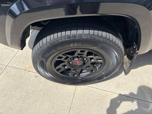 Used 2017 Toyota Tacoma SR5 w/ Tow Package AWD/4WD image 12
