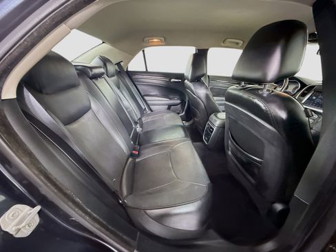 Used 2018 Chrysler 300 Limited RWD image 27