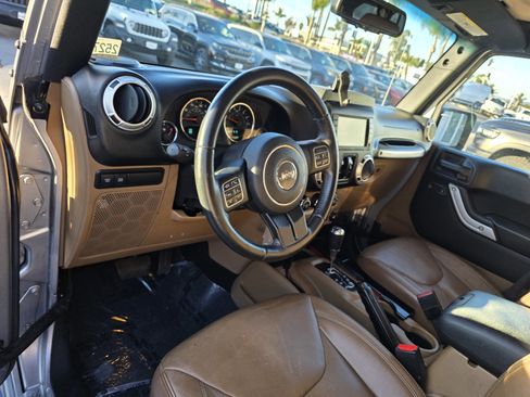 Used 2017 Jeep Wrangler Unlimited Rubicon w/ Connectivity Group image 15