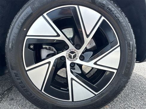 Used 2024 Mercedes-Benz GLC 300 4MATIC image 23