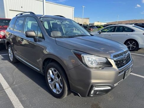 Used 2018 Subaru Forester 2.5i Touring AWD/4WD image 2