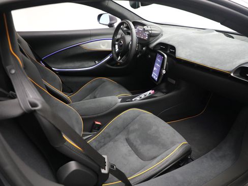 Used 2024 McLaren Artura RWD image 26