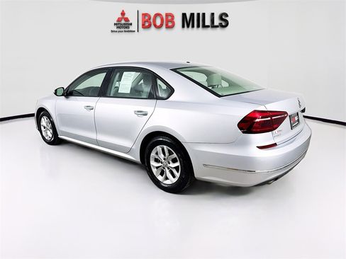 Used 2018 Volkswagen Passat 2.0T S image 5