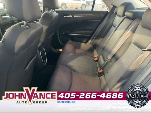 Used 2022 Chrysler 300 Touring w/ Sport Appearance Package image 4