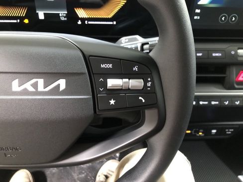 New 2025 Kia K4 LX image 23