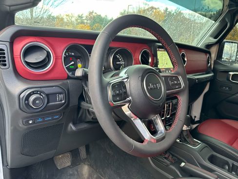 Used 2023 Jeep Wrangler Unlimited Rubicon 4xe image 10