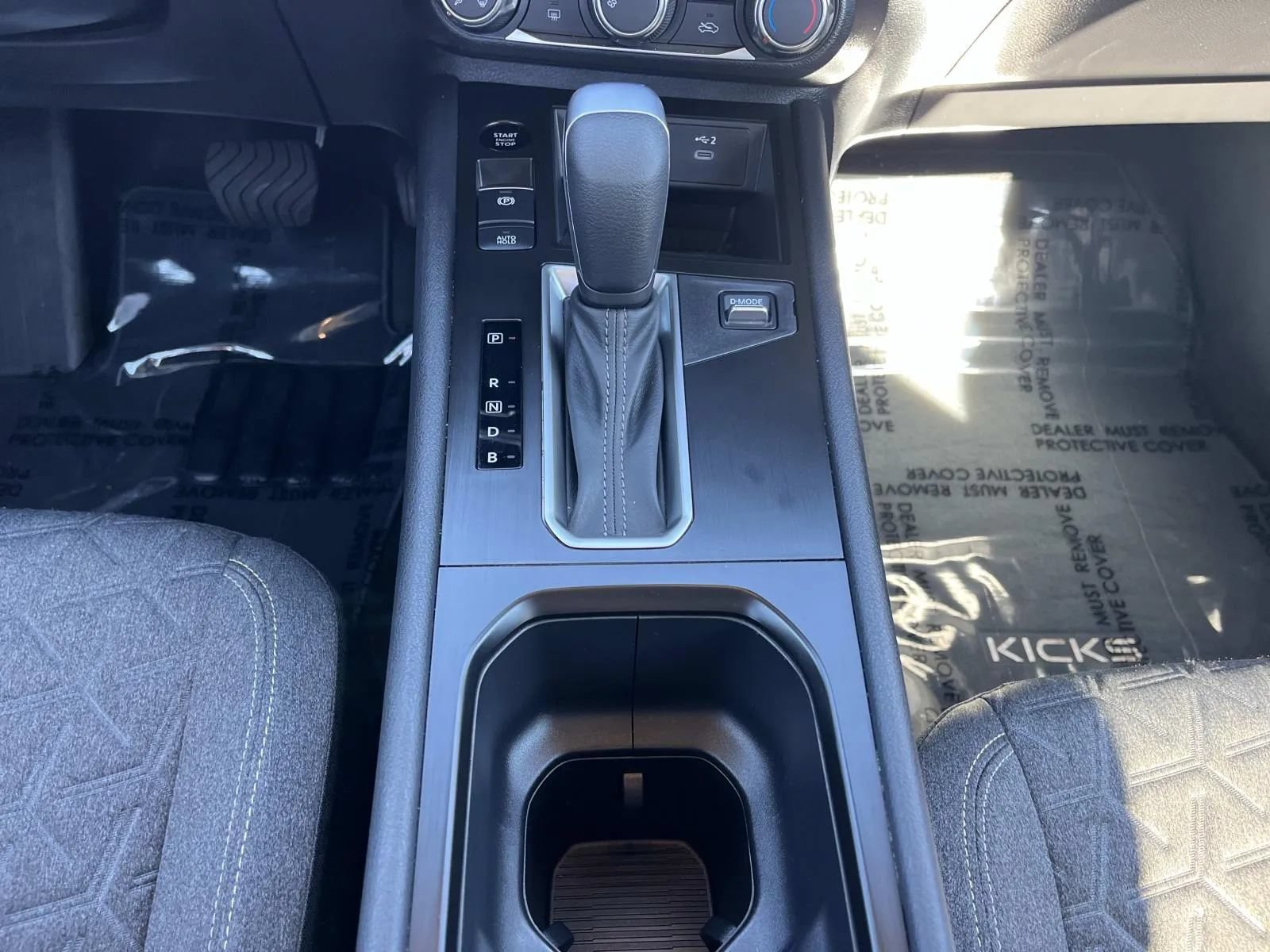 Used 2025 Nissan Kicks SV w/ Illumination Package FWD image 16