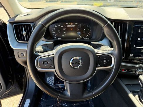 Used 2020 Volvo XC60 T5 Momentum image 17