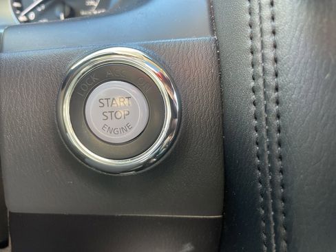 Used 2022 Nissan Armada SL w/ Captain's Chairs Package image 28