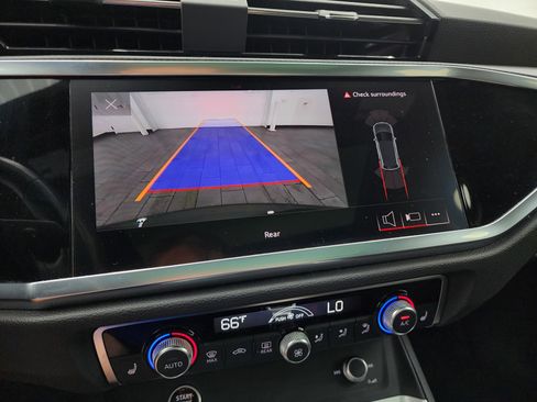 Used 2024 Audi Q3 2.0T Premium image 17