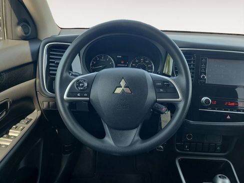 Used 2020 Mitsubishi Outlander ES AWD/4WD image 12