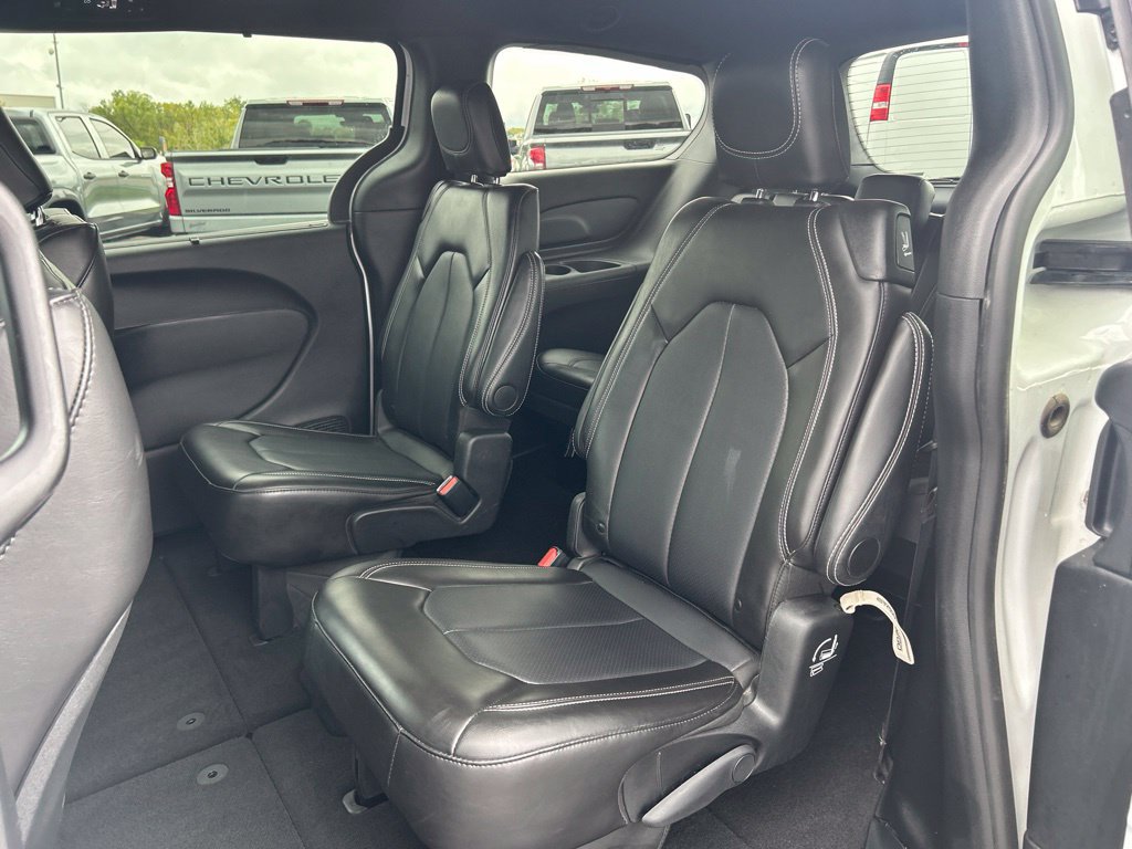 Used 2025 Chrysler Pacifica Select FWD image 34