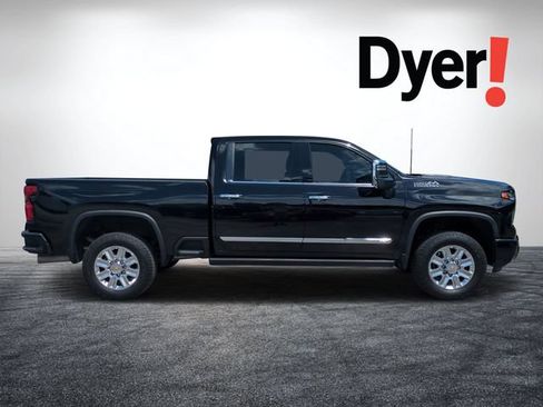 Used 2024 Chevrolet Silverado 2500 High Country w/ High Country Premium Package AWD/4WD image 2