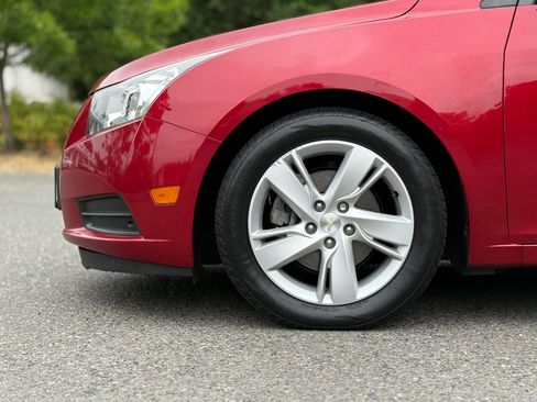 Used 2014 Chevrolet Cruze Diesel FWD image 11