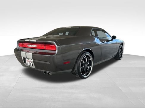 Used 2014 Dodge Challenger SXT image 3